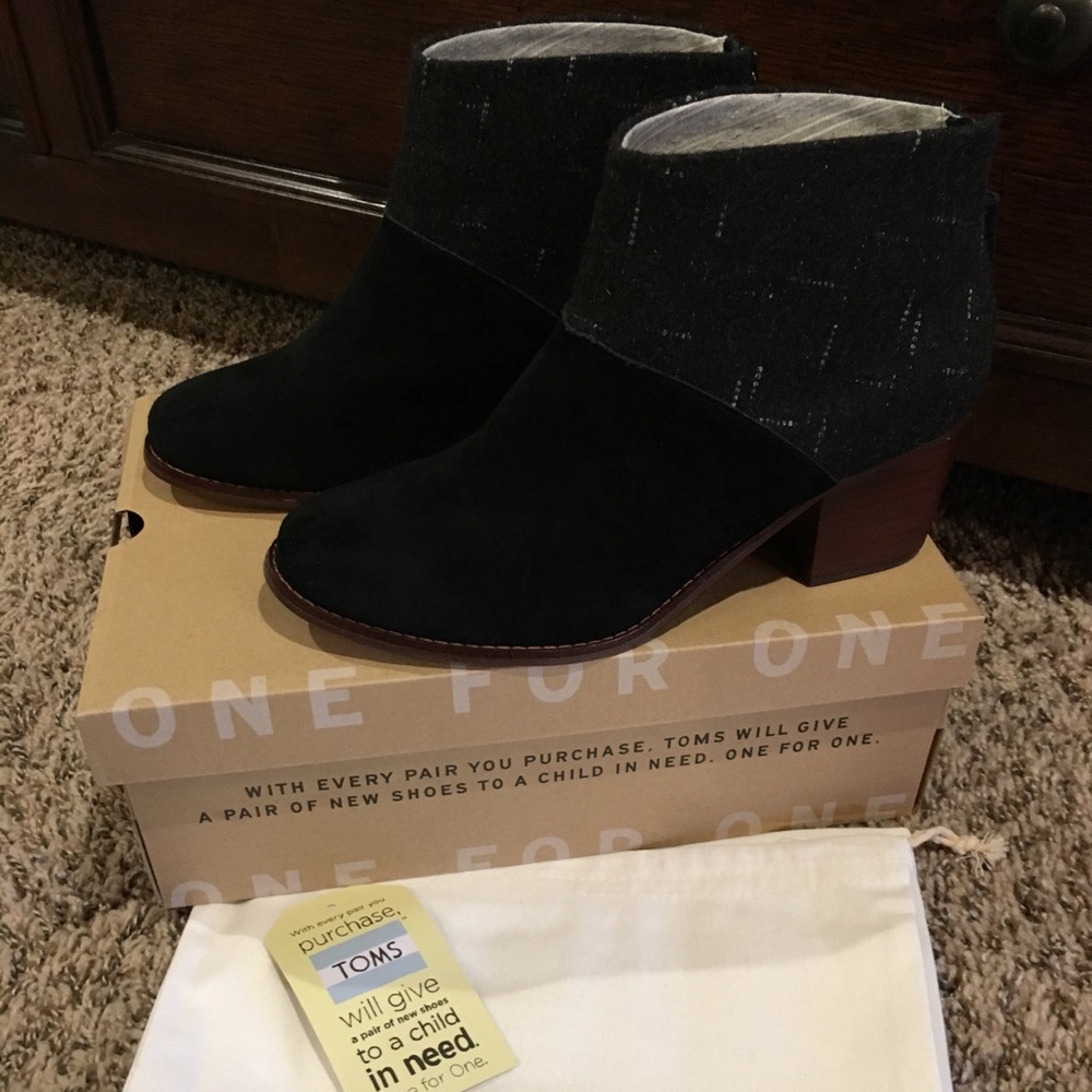 Toms Leila bootie in black suede/wool 7 1/2